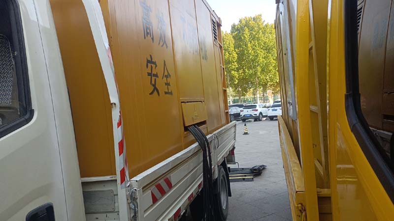 施甸如何判断柴油发电机组和UPS电源的切换时间是否符合要求？